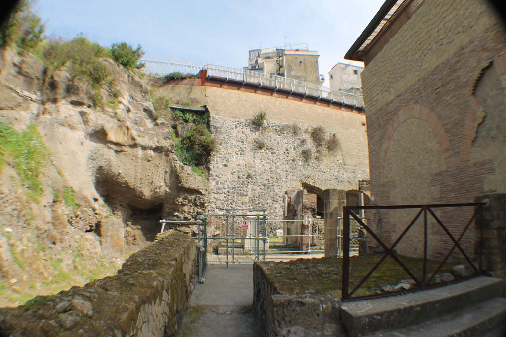Cardo III, Herculaneum. March 2014. Looking north towards west end of Decumanus Maximus. 
Foto Annette Haug, ERC Grant 681269 DÉCOR.